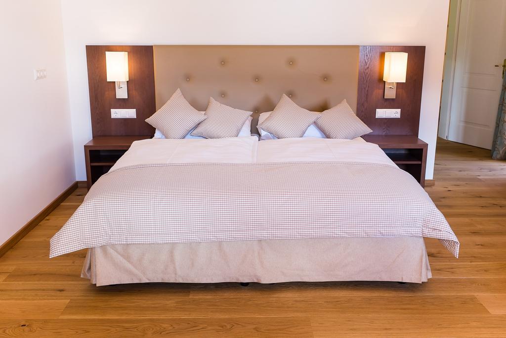 Stiftsschmiede Ossiach Hotel ภายนอก รูปภาพ