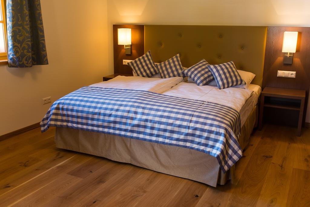 Stiftsschmiede Ossiach Hotel ภายนอก รูปภาพ